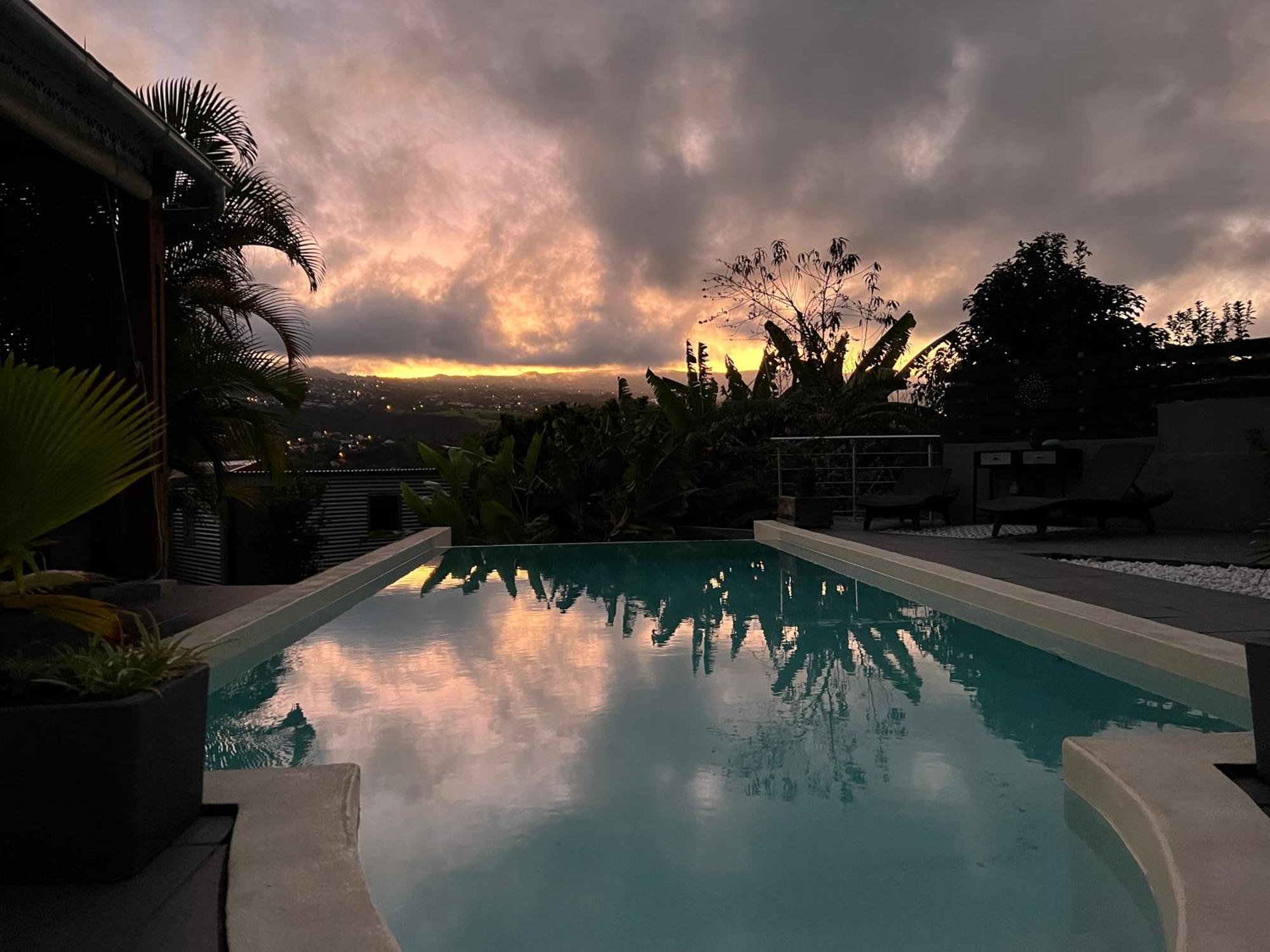 Villa Ti Moon, Entre Deux, Piscine Exteriör bild